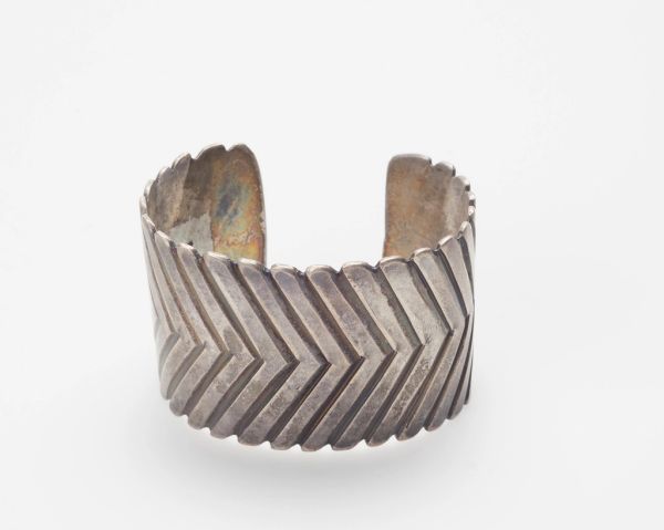 Chevron Engraved Oxidized Bangle