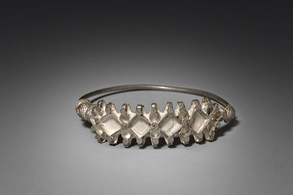 Classic Filigree Nose Pin