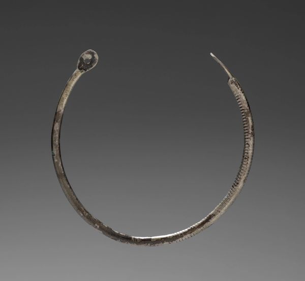 Minimal Silver Nose Pin